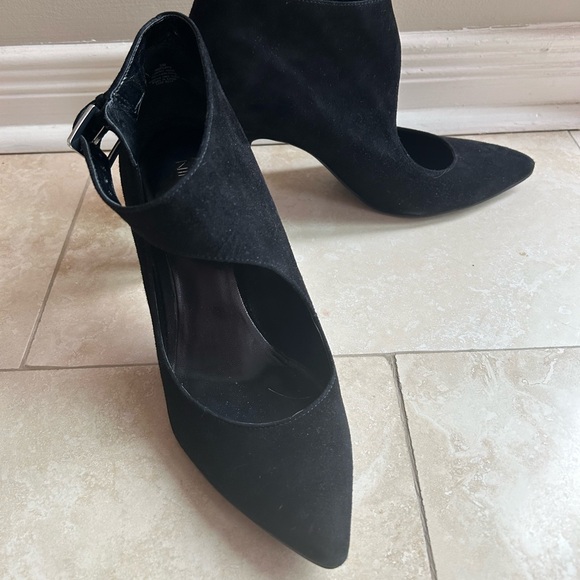 Nine West NWPEPPY Black Suede size 9 - Picture 2 of 6
